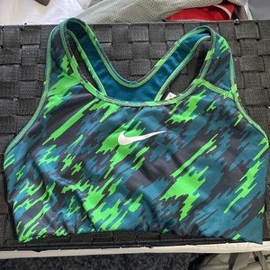 Nike green camo sports bra size Small